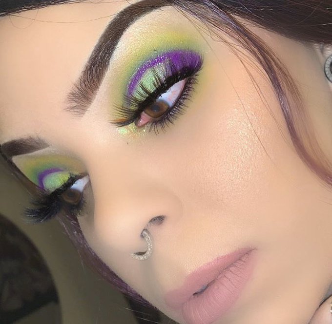 Used @JeffreeStar #alien pallet for this beautiful look! #moneyhoney along with @Maybelline foundation<a class="tags" target="_blank" title="On Twitter" href="/?out=eyJ0eXAiOiJKV1QiLCJhbGciOiJIUzUxMiJ9.eyJpYXQiOjE3MjU1NDA2MTIsImlzcyI6InR3cG9ybnN0YXJzLmNvbSIsIm5iZiI6MTcyNTU0MDYxMiwiZXhwIjoxNzU3MDc2NjEyLCJyZWRpcmVjdF91cmwiOiJodHRwczovL3R3aXR0ZXIuY29tL0plZmZyZWVTdGFyIn0.aTAq9G9r3p3bCvqUf3Oyzp8UN0tBZ1bYDJgNjN7sgEJmR0S0DdLDviIvxZRaI32fgMv_lfa9STNCaTLIqfLzbQ">@JeffreeStar</a><a href="/tag/alien"class="tags">#alien</a><a href="/tag/moneyhoney"class="tags"><span>#moneyhoney</span></a>