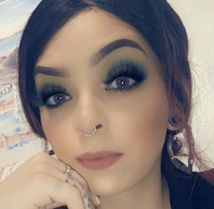 Used @JeffreeStar #alien pallet for this beautiful look! #moneyhoney along with @Maybelline foundation<a class="tags" target="_blank" title="On Twitter" href="/?out=eyJ0eXAiOiJKV1QiLCJhbGciOiJIUzUxMiJ9.eyJpYXQiOjE3MjU1NDA2MTIsImlzcyI6InR3cG9ybnN0YXJzLmNvbSIsIm5iZiI6MTcyNTU0MDYxMiwiZXhwIjoxNzU3MDc2NjEyLCJyZWRpcmVjdF91cmwiOiJodHRwczovL3R3aXR0ZXIuY29tL0plZmZyZWVTdGFyIn0.aTAq9G9r3p3bCvqUf3Oyzp8UN0tBZ1bYDJgNjN7sgEJmR0S0DdLDviIvxZRaI32fgMv_lfa9STNCaTLIqfLzbQ">@JeffreeStar</a><a href="/tag/alien"class="tags">#alien</a><a href="/tag/moneyhoney"class="tags"><span>#moneyhoney</span></a>