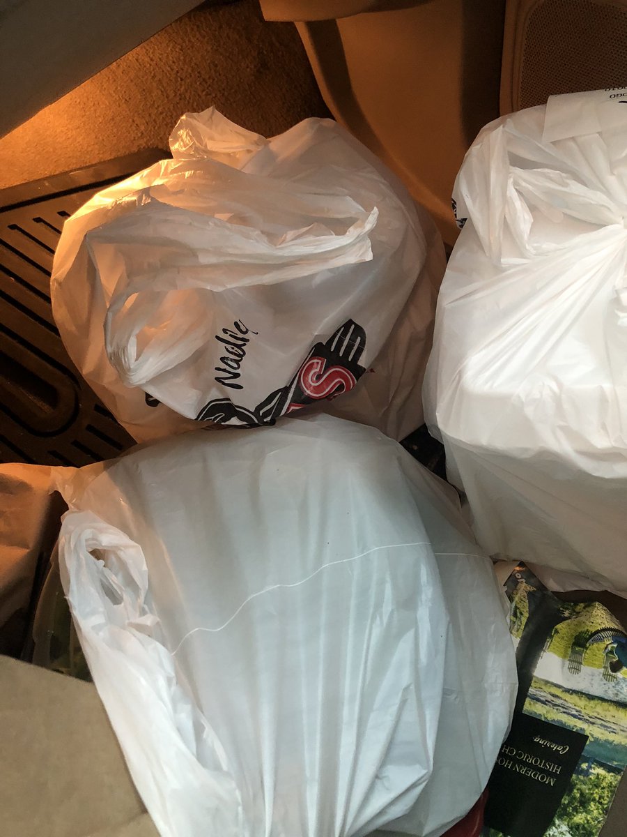 salinas723's tweet photo. @texasroadhouse coming in CLUTCH with the family meal deals! Thank y’all for making them so awesome. Family was estatic! The only issue? I didn’t order an extra dozen or rolls 😭😭😭 I only got to eat one roll which is torture. https://t.co/7iXMwwh7L9