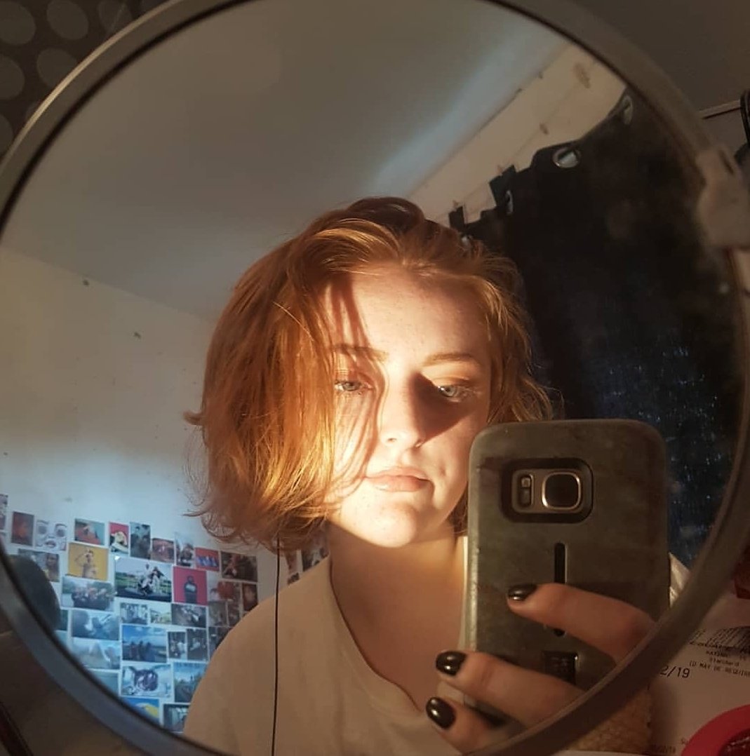 quote this tweet with your long hair vs short hair 

much healthier and happier hair! had it cut about 3 years ago and it's the best thing I've done