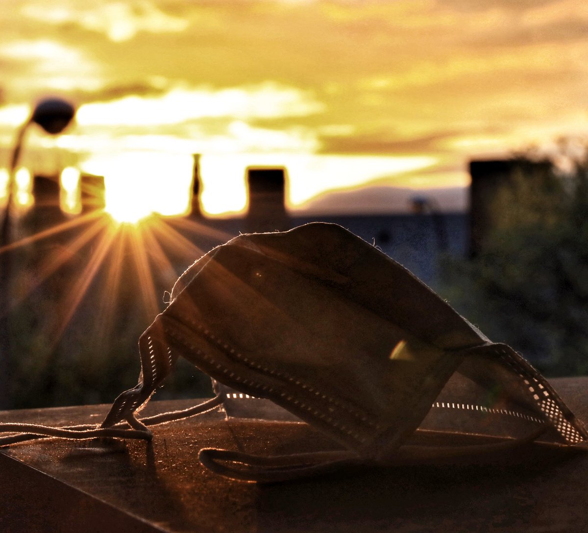 Raymonman's tweet image. Un día menos para poder respirar! #covid #Covid_19 #coronavirus #pandemia #sunset #respirar #breath #hope #vamos