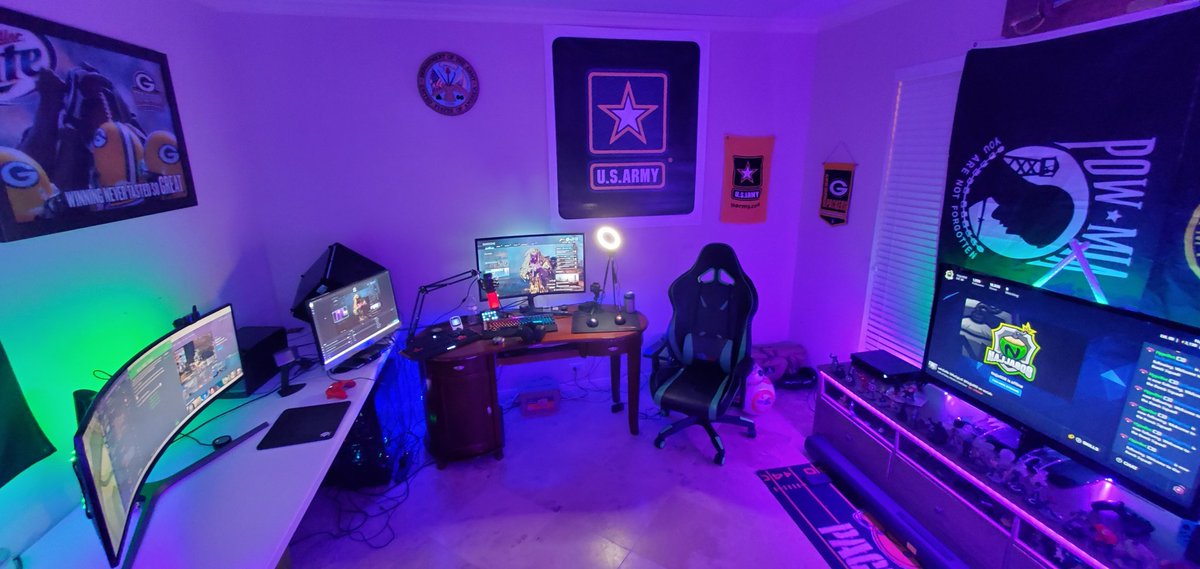 Najja808's tweet photo. Going live now for some warm up before Follower games begin! https://t.co/sTxvJ59H1M 
#supportsmallstreamers 
#SmallStreamersConnect 
#mixer https://t.co/Zv1PKib3i6
