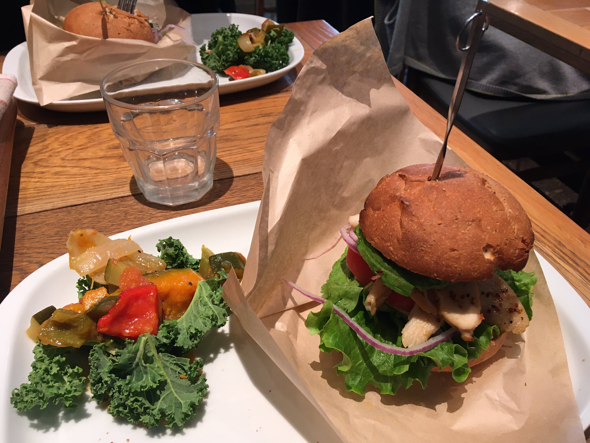 か が り 新宿ミロードの Mr Farmer ベジタリアン 対応のカフェ 結構食べ応えあったよん ゆるヴィーガン 目指すのだ Sdgsを共有したい 新宿カフェ ヴィーガンランチ T Co Bsmuqwa1hw Twitter