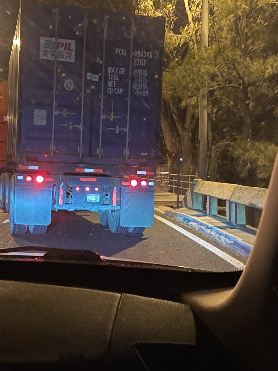 rspradoc's tweet photo. camioneros en agradecimiento por mantener las tiendas abastecidas y transportar insumos básicos para la población y si es cierto, los camioneros malos que buenos hoy están siendo #heroesSinCapaGT dando la verdadera milla extra.

Yo pido por ellos, porque no enfermen y sigan
(2) https://t.co/SA6v4e7Swg
