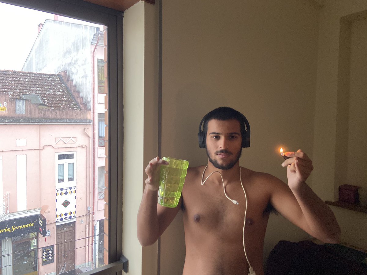 sardinhasacc's tweet photo. Uma vez o Lil Ameal estava a passear por Coimbra e viu um afro descendente a sofrer de racismo, ele chegou lá matou os racistas todos virou se para o miúdo e disse “nunca desistas dos teus sonhos,vais ser grande” esse miúdo cresceu e hoje é o Playboi Carti https://t.co/ttVGHi7XDG