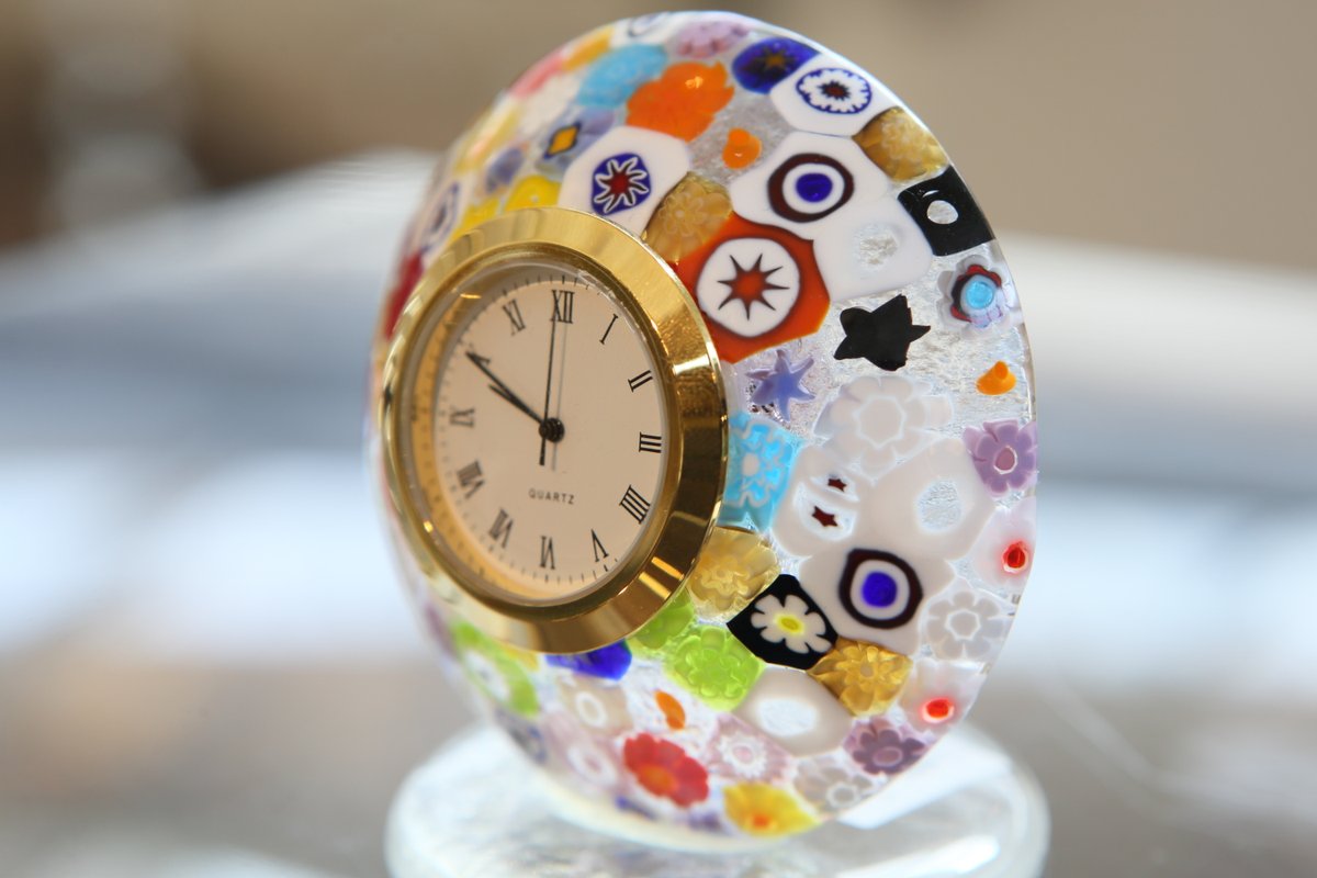 彩り豊かな「ミルフィオリ」と呼ばれるヴェネチアン・グラスを使用した