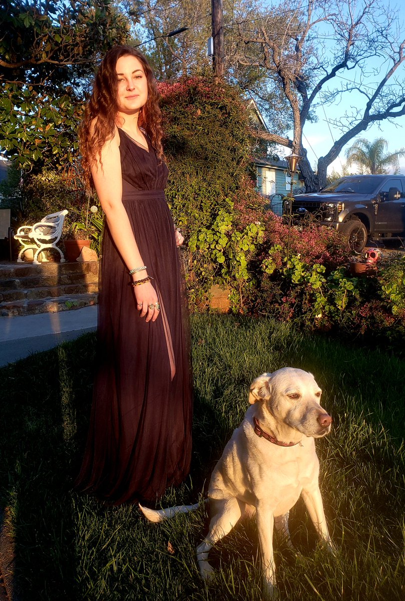 mamecastle's tweet image. #1goodthing
My daughter can't go to prom, but she's hanging out with her girlfriends &amp;amp; they are all dressed to the nines! Fun fact: Ruby Tuesday is over 6 feet tall in her heels.