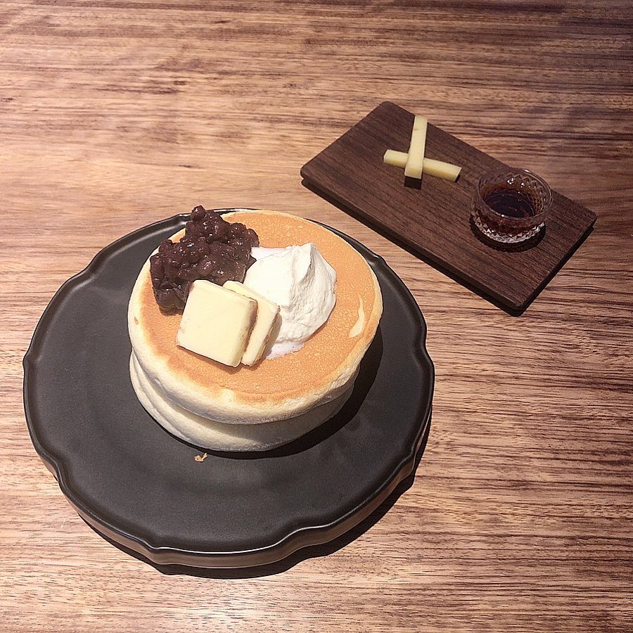 ニワシュ 札幌スイーツ 学割 赤れんがテラスにある 椿サロン でパンケーキをなんと1000円で食べられる 期間は3月31日まで 学生証or通学定期券を提示するだけ このパンケーキだけでなく期間限定のやつも含めて全パンケーキが1000円です ニワシュ 札幌スイーツ 学割 赤れんがテラスにある 椿サロン でパンケーキをなんと1000円で食べられる 期間は3月31日まで 学生証or通学定期券を提示するだけ このパンケーキだけでなく期間限定のやつも含めて全パンケーキが1000円です