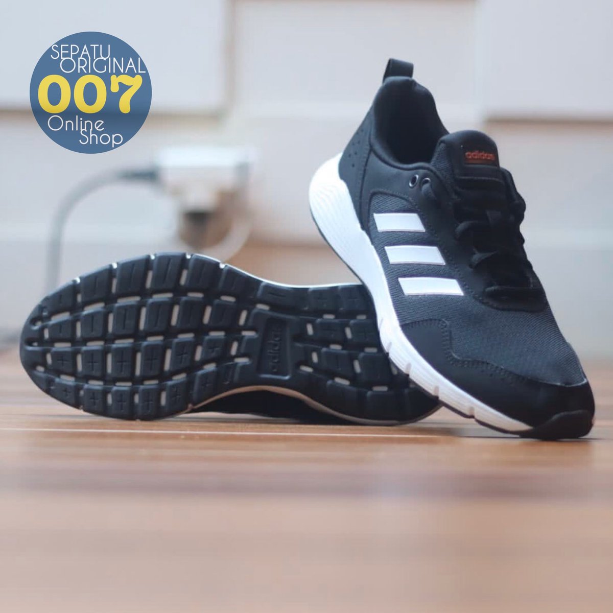 SEPATUORI 007 | #ADIDAS Fluidbold Black White List White (BNWB)⁣
⁣
100% #ORIGINAL Brand New Replaced Box⁣
Made in #Indonesia⁣
⁣
Size:⁣
39 1/3 (24.5 cm)⁣
40 (25 cm)⁣
40 2/3 (25.5 cm)⁣
42 (26.5 cm)⁣
44 (28 cm)⁣
44 2/3 (28.5 cm)⁣

Harga: IDR 320K

#adidasoriginals