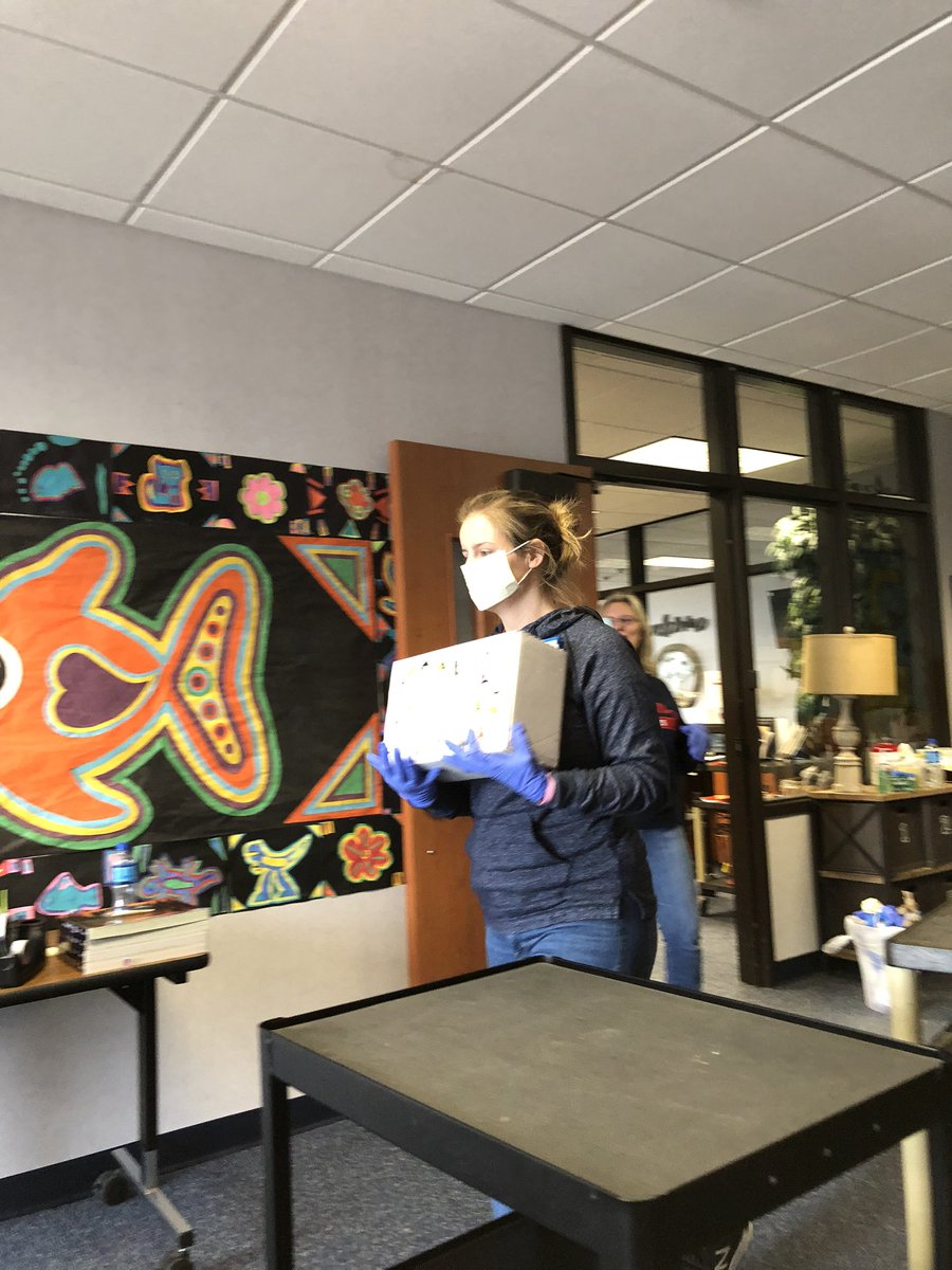 Dobson_Boyd's tweet photo. Congrats Mrs. Ritchie for being the first Boyd Blackhawk teacher with 100% of your students picking up their book boxes! #1stSteps #HomeLearning @BoydBlackhawks https://t.co/NsMYvLS4Sa