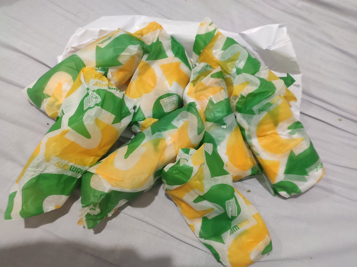 leonasmo's tweet image. EU PEDI 1 SUBWAY O CARA ENTREGOU 8 ??????????????