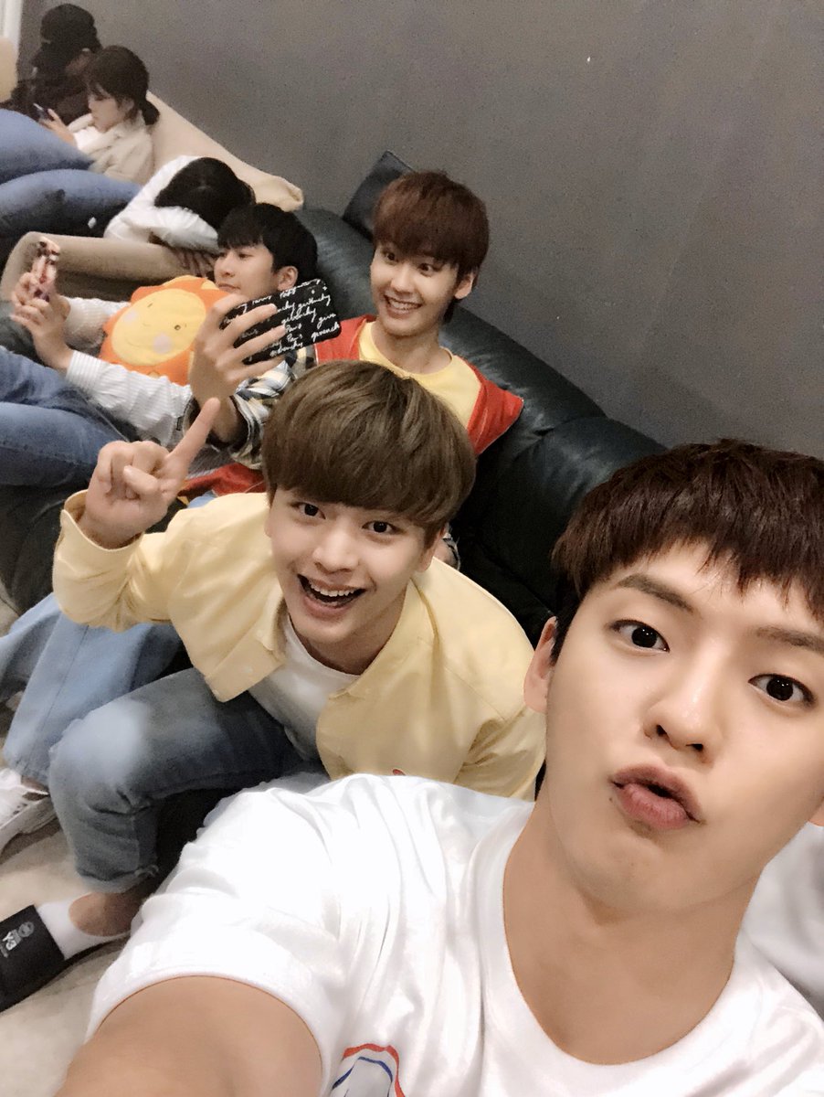 btob2mh's tweet photo. 어제 급하게 트위터 보정 눌러서 올렸더니 사진이 무섭길래 다시🤤 https://t.co/yhcvGseTOQ