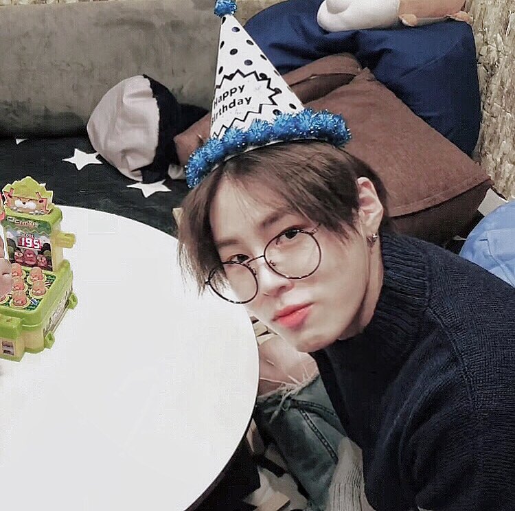 Cloud_With_'s tweet photo. 200322 성우나 생일 축하해🥳🤍🤍

#하성운 #HASUNGWOON #하성운_27번째_생일축하해 #하늘의자랑_하성운_생일축하해 #하늘의전부_하성운_생일축하해 @gooreumseng https://t.co/GMIzOTt6PM