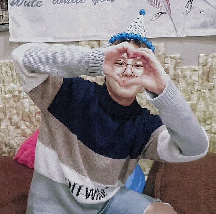 Cloud_With_'s tweet photo. 200322 😊❤️😁😄 사랑해 🥰🥰

#하성운 #HASUNGWOON #하성운_27번째_생일축하해 #하늘의자랑_하성운_생일축하해 #하늘의전부_하성운_생일축하해 @gooreumseng https://t.co/zyiaZpsk2e