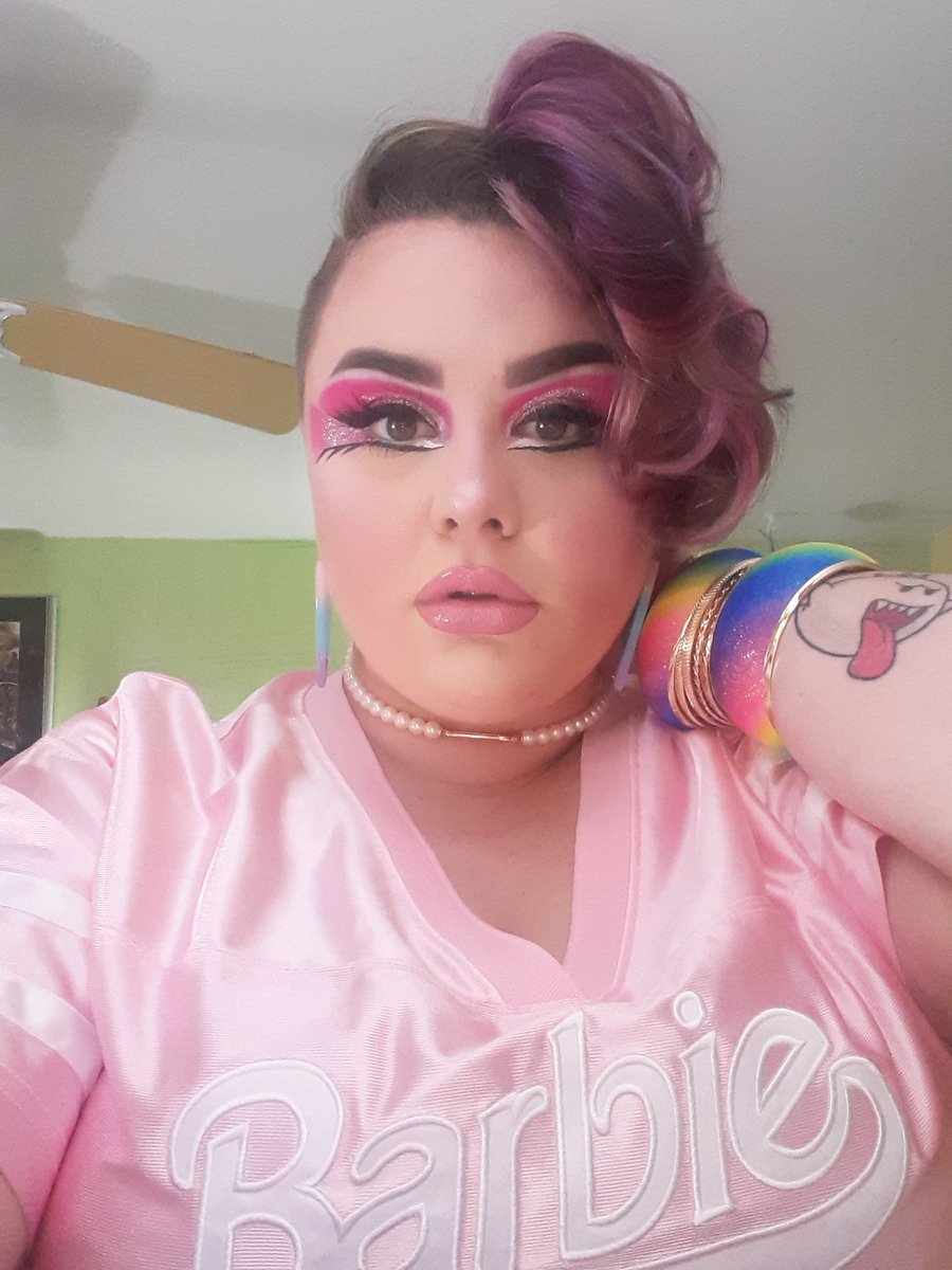 Ditzy_Doll's tweet photo. Staying home means perfecting my craft 💖💖💖 #mua #barbie https://t.co/ijdGjKXeQa