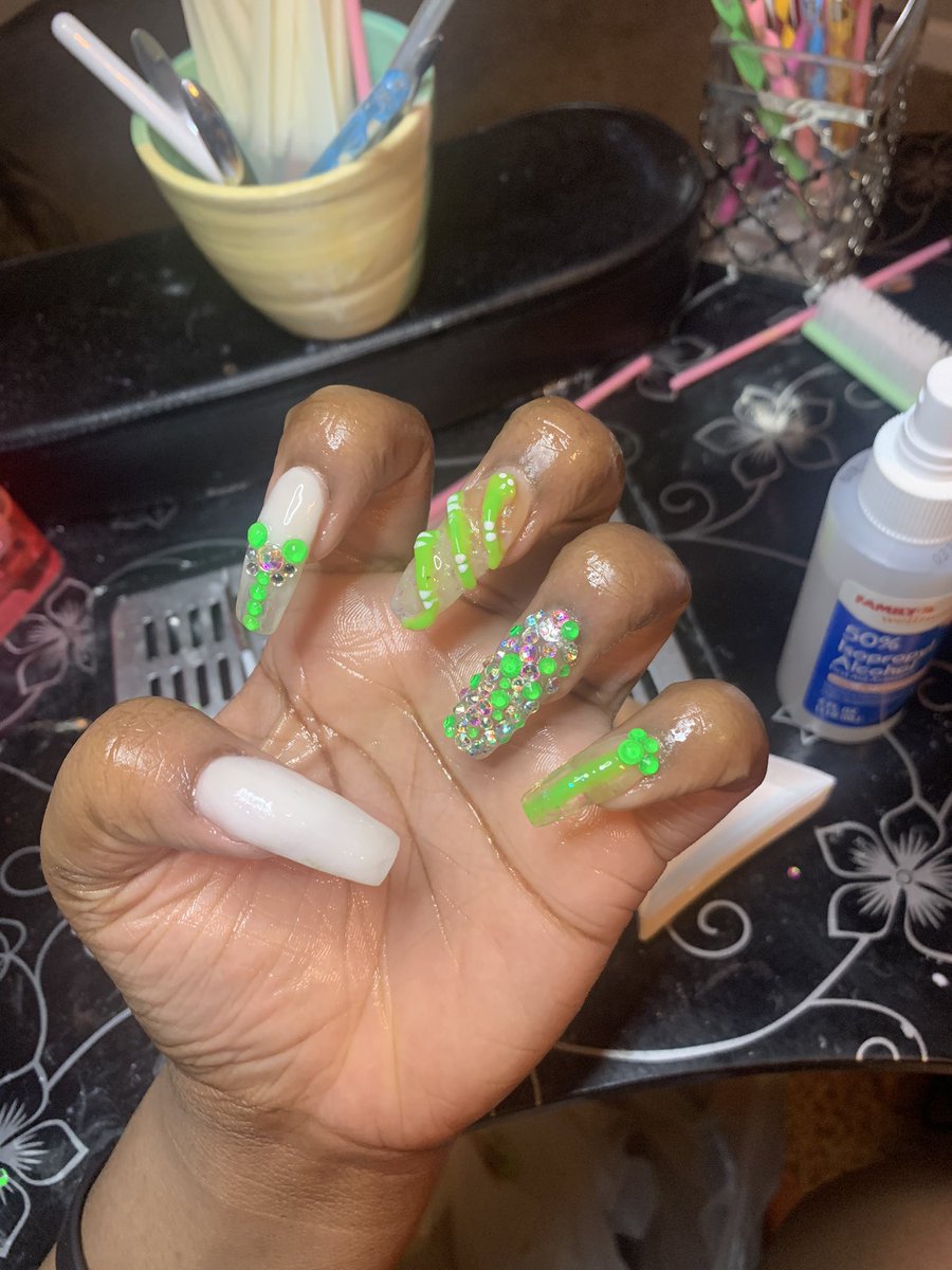 tori_marriee's tweet photo. Nails by me🐍😍😍 #nails #bookme #slime #snakenails #RETWEEET https://t.co/9aeV1ig4vg