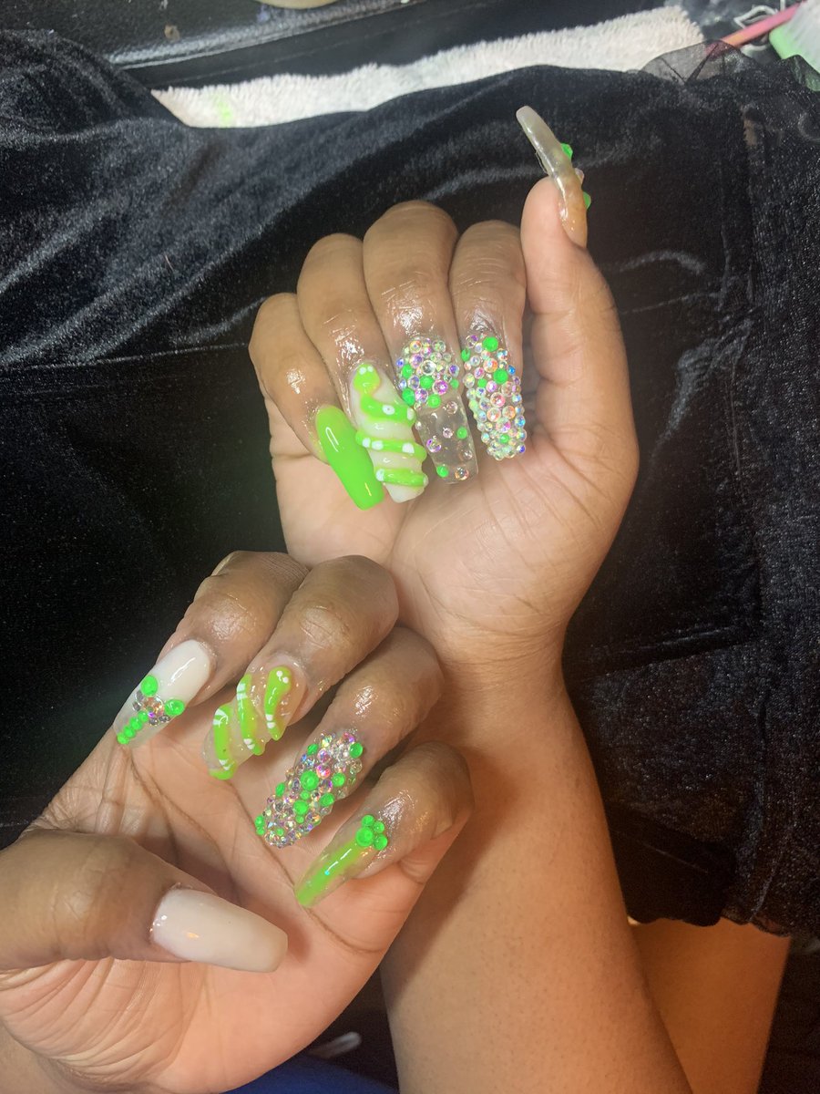 tori_marriee's tweet photo. Nails by me🐍😍😍 #nails #bookme #slime #snakenails #RETWEEET https://t.co/9aeV1ig4vg