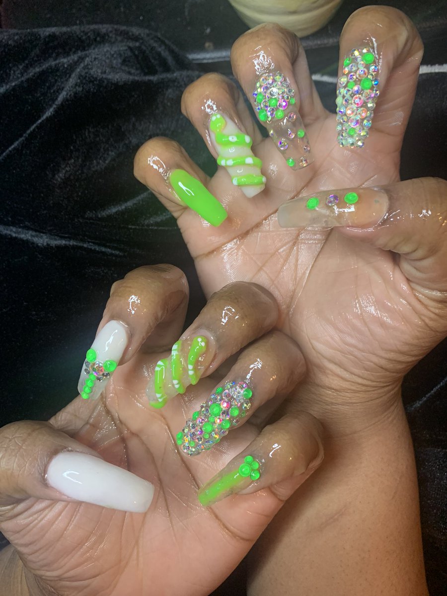 tori_marriee's tweet photo. Nails by me🐍😍😍 #nails #bookme #slime #snakenails #RETWEEET https://t.co/9aeV1ig4vg