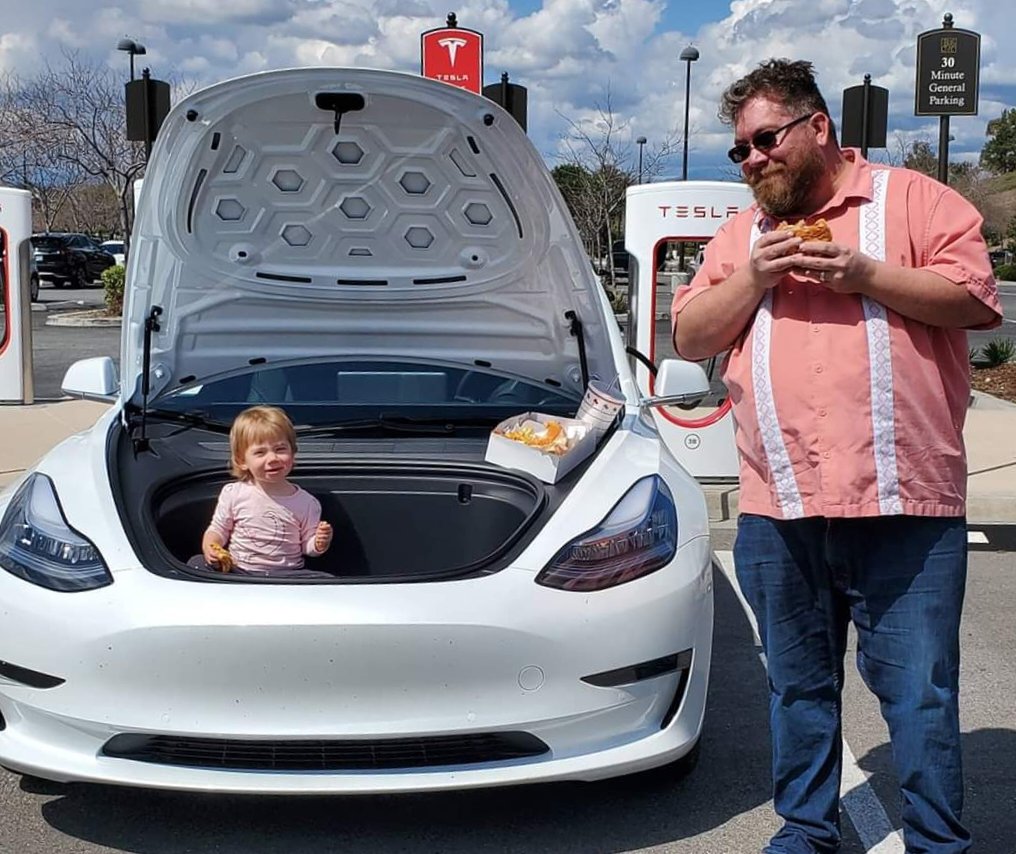 woolfb's tweet photo. Maintaining social distance can be fun! Picnic with Daddy in his Tesla.

#Tesla #TeslaModel3 #ElonMusk #supercharger @elonmusk @Tesla https://t.co/qNLyuBHAFE