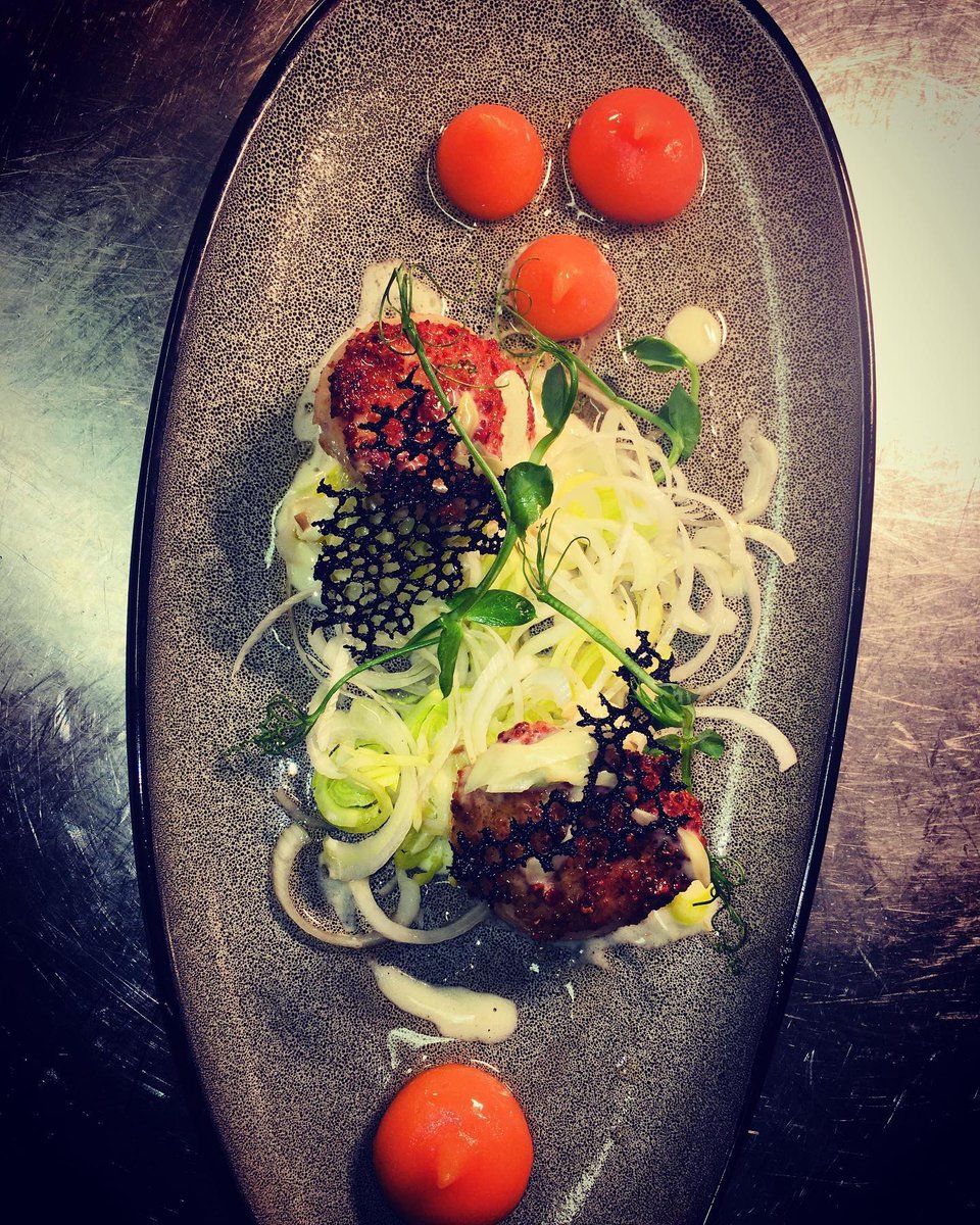 Scallops with squid ink tuile, garlic and butter cream sauce and butternut squash pure 💥💥