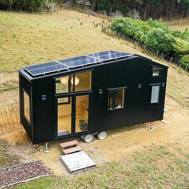 The perfect house for self-distancing. 😉
•
•
Repost  @solar24news Stylish, modern, minimalist tiny house 🔆🏡💚 @livingbiginatinyhouse
@solar24news
.
#livingbiginatinyhouse #tinyhouse #tinyhome #brooklynmicrogrid #bmg ift.tt/33ABP1q