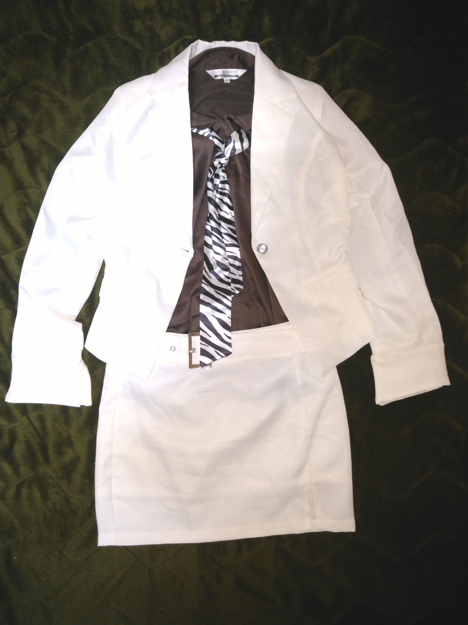 Cooltic 既製のコスプレ衣装は販売されてるものの別に某東方キャラの服装に似せるつもりはないものの その似ていたミニスーツに今度は赤いチェック柄のシャツを合わせてみた ミニスーツ ミニスカスーツ ミニスカート ミニスカコーデ タイトミニ