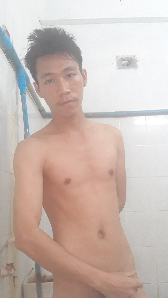 AungparO's tweet photo. ျမန္မာျပည္ေရာက္ေတာ့လည္...ဘသူမေခၚေတာ့😁 https://t.co/asyYfkdV2a