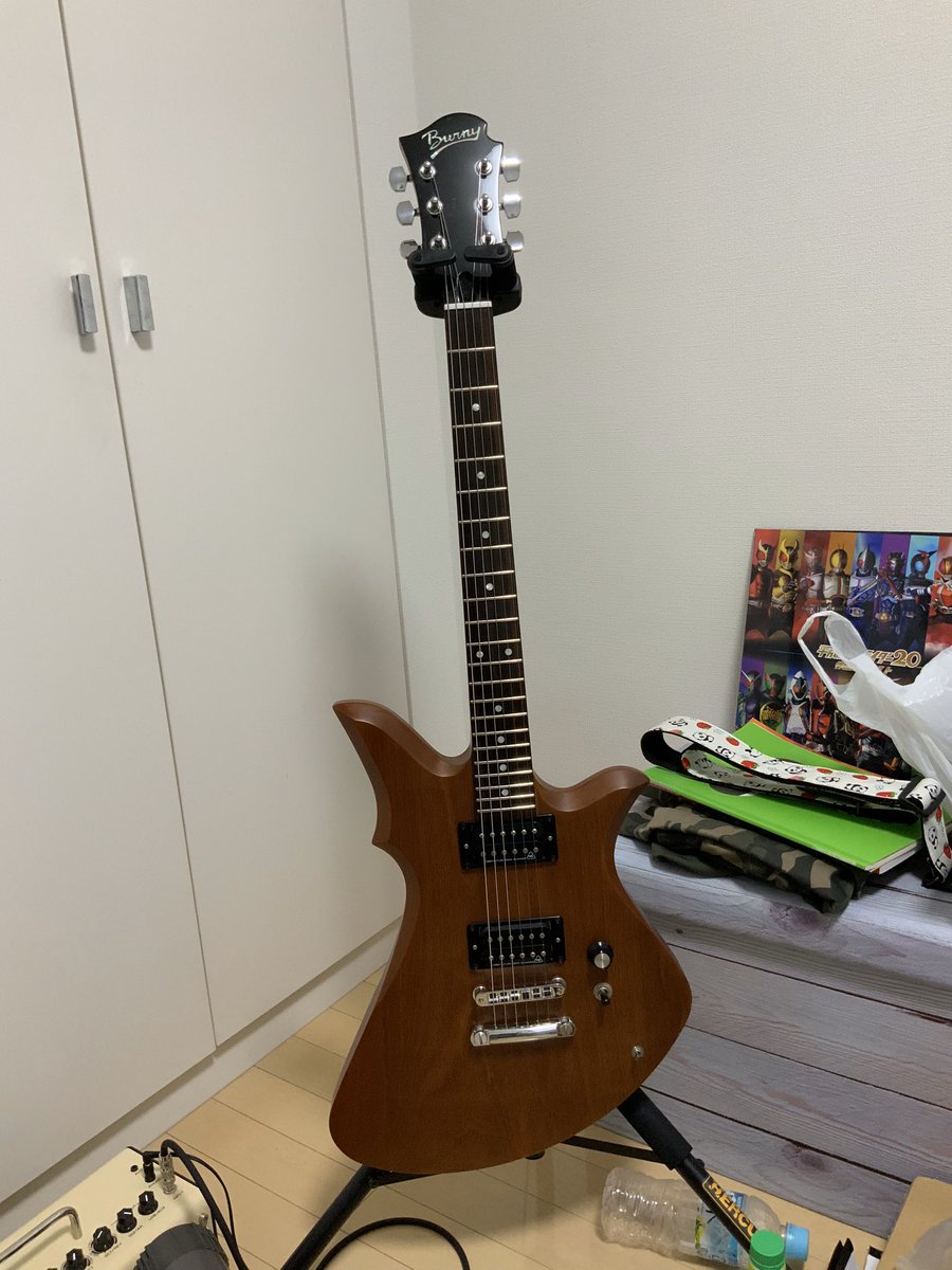 関原健晴 セキハラ タケハル ここにあるエレキギターは 中古でかいました 俺は 元xjapanのエレキギター リストのhideさんの大ファンです ロックバンドは サイコにかっこいいです 俺はエレキギターがひけるようになったらきかせてあげるよ