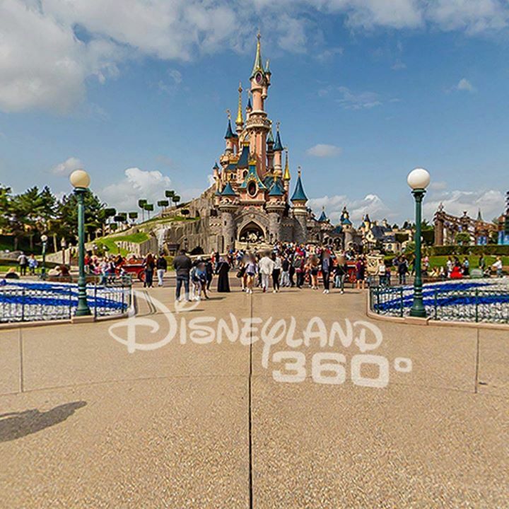 Disneyland360's tweet photo. Disneyland Paris ist vorübergehend geschlossen, aber mit DLP360 halten wir es auch während der Corona-Krise am Leben! Für alle, die momentan Zuhause bleiben, für alle Polizisten und Feuerwehrleute, für alle Verkäuferinnen, Ärzte und Pflegekräfte - Danke! Für Euch posten wir … https://t.co/y7YWjXjVOH