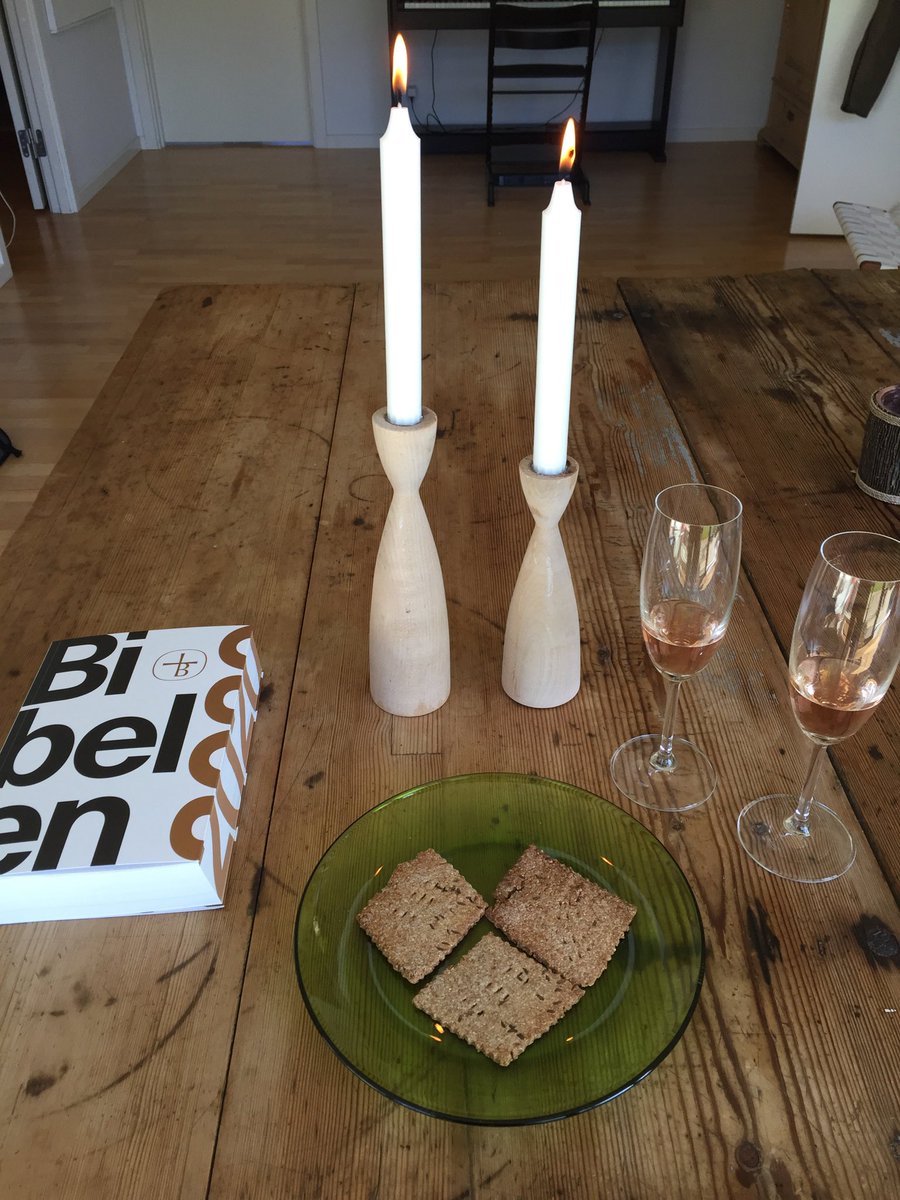 PerVibskov's tweet photo. Klar til radiogudstjeneste Midfastesøndag med Københavns biskop Peter Skov-Jakobsen og med min mors usyrede rugkiks og spansk rosé samt Bibelen 2020 på DR P1 kl. 10 #folkekirken ⁦@skovjakobsen⁩ https://t.co/B5M39g1GXr