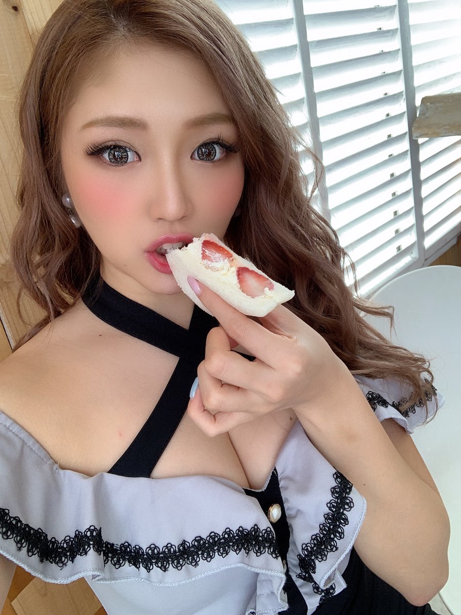 渡辺加和 かずへ 撮影ちゅー ゝ 今日はグレーのカラコン いちごサンドいただきまっす Mydress 撮影 かずへー ドレへー いちごへー