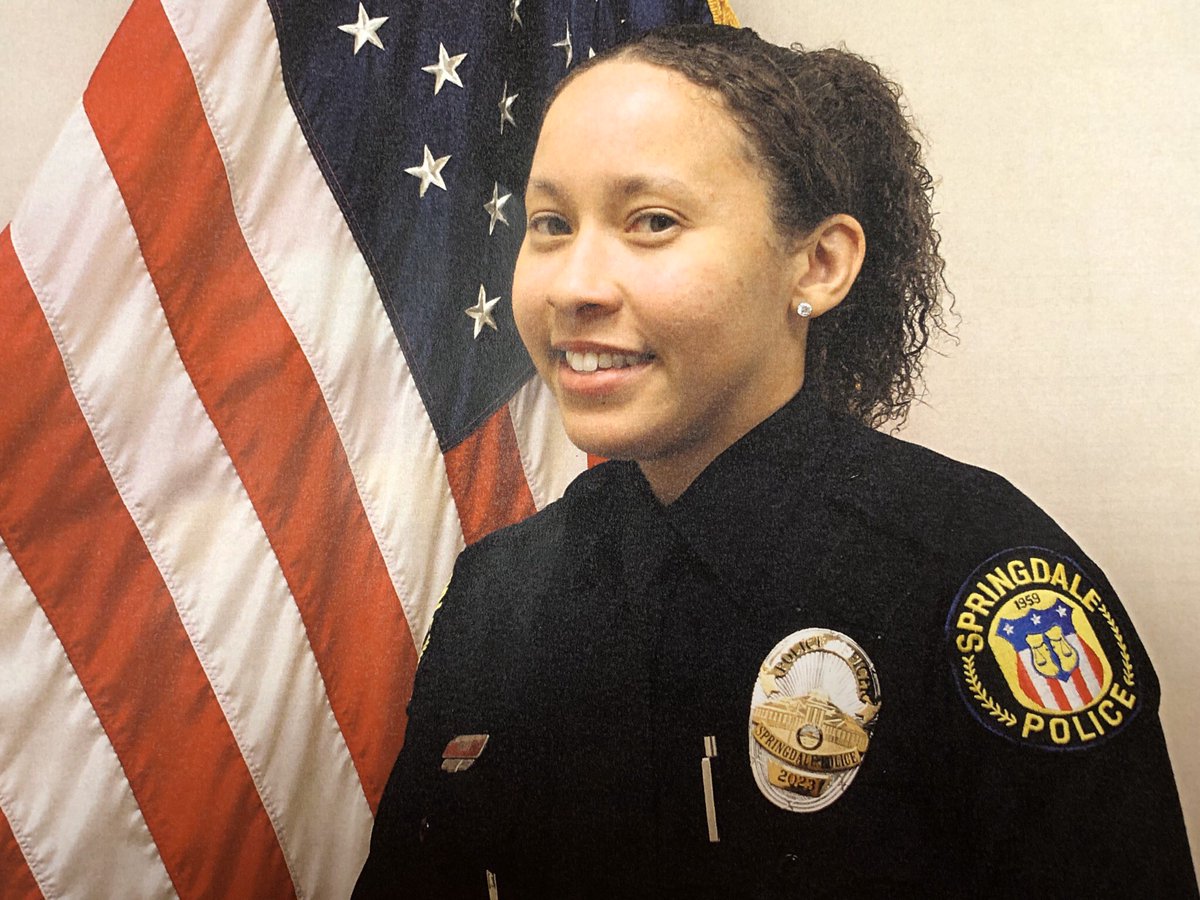 ChristianWKRC12's tweet photo. Officer Kaia Grant was an 8-year-vet of the Springdale Police Department
She died when a police pursuit suspect crashed into her and another officer. https://t.co/C9bsjzb7yi