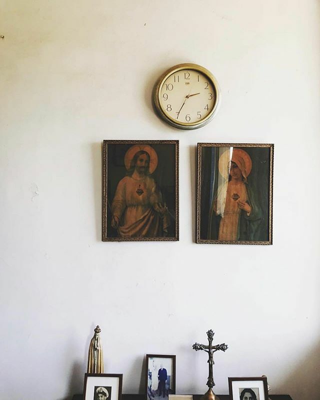 ilovespicemama's tweet photo. Sending love and prayers to family and friends all over the world. I took this photo in my Nana’s room in Bombay before she died and it’s still such a special place for me.... thinking about my beautiful city as it locks down for the day 💕

#spicemam… https://t.co/XwHcEa3lS3 https://t.co/OIW7JbYzEk