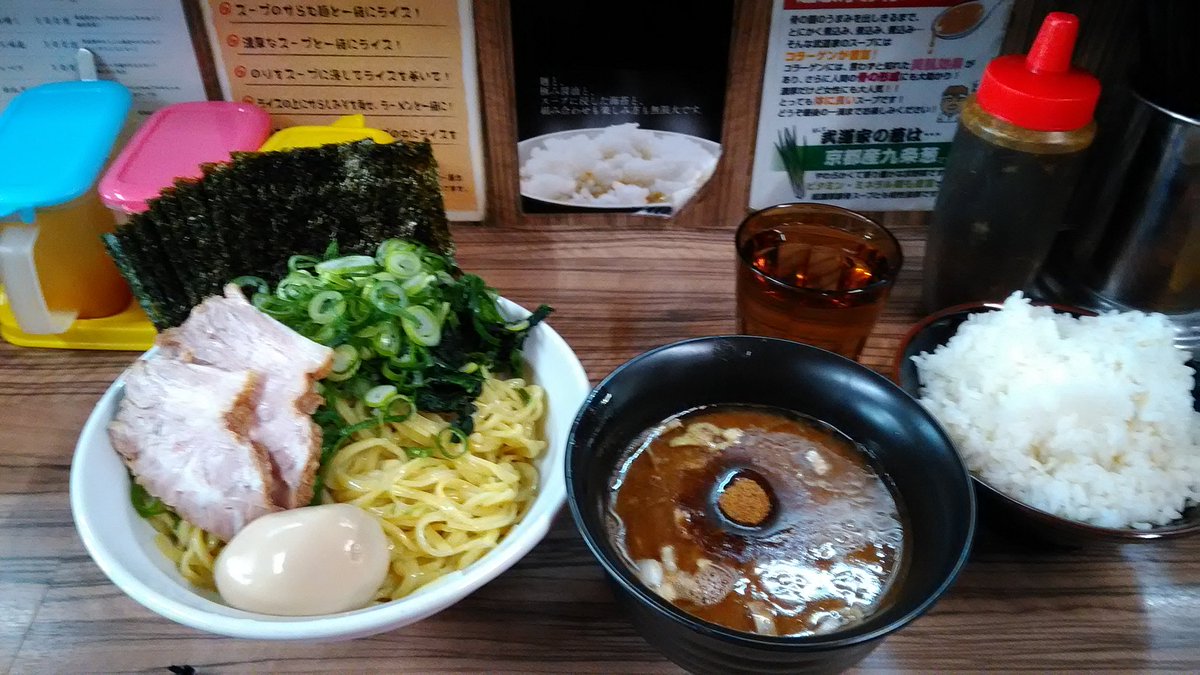 戦部ゆーと No Twitter 先週と今日で武道家つけ麺食べ比べ 武道家でつけ麺があるのは成城と国分寺だけ 成城は割とオーソドックスなつけ麺に対し国分寺は辛味 言えば辛味なしも可能 入り しかもつけだれではなく麺に辛味だれを絡めるという珍しいスタイル 一見油 戦部ゆーと No Twitter 先週と今日で武道家つけ麺食べ比べ 武道家でつけ麺があるのは成城と国分寺だけ 成城は割とオーソドックスなつけ麺に対し国分寺は辛味 言えば辛味なしも可能 入り しかもつけだれではなく麺に辛味だれを絡めるという珍しいスタイル 一見油