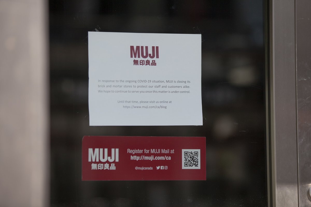 Gotovan カナダの情報発信 バンクーバーは 多くの店が一時閉店 となり街中はガラガラ 晴天の週末 人々は代りにビーチや公園へ 本日 レストラン カフェに続いて 美容室やネイルサロンなどにも閉店を要請