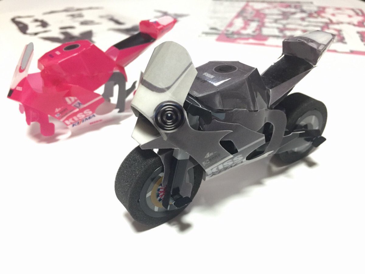 超神ネイガー んだ ハタハタをバイクに変形させた乗り物だ 燃料は しょっつる という設定 ハタハタ のしょっつる鍋は本当に美味えぞ はみ出した魚卵 ブリコ の見た目は若干グロいが 味は保証する 今は時期じゃないしコロナもあるので難しいが