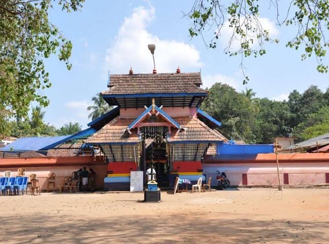 Nelluvaya Dhanwantari temple, Thrissur, Kerala is believed to be as old as Guruvayur temple.The Presiding deity is Dhanwantari, the incarnation of Vishnu. He is considered to be the God of Ayurvedic Medicine. He obliterates diseases & restores good health to his devotees #Corona