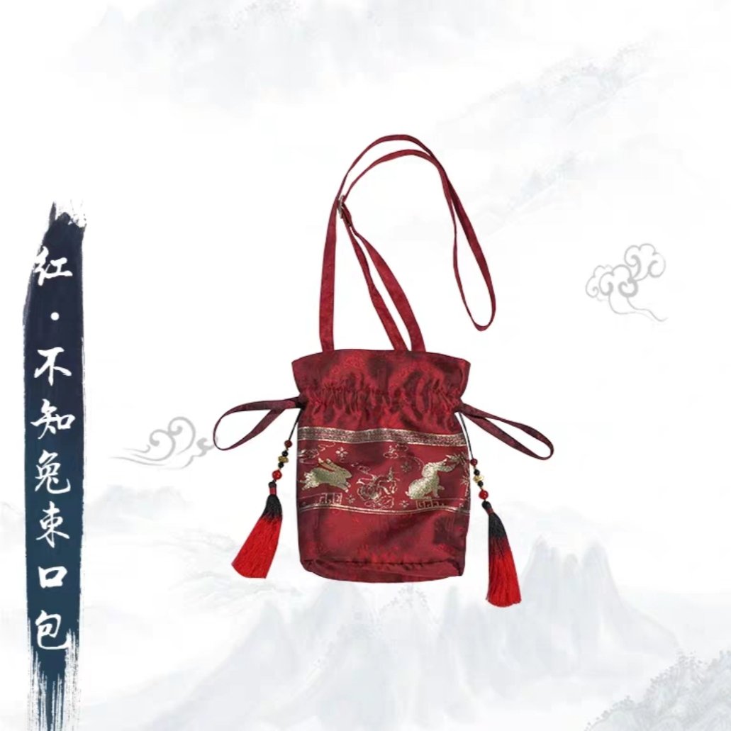 MDZS X SAN FEN WANG XIANG (1/2)Yiling Laozu style be looking like its sexy and time to party  (if only my head can fit in the beret ) & Drawstring Pouch/Bag  https://m.tb.cn/h.Vf5y50G?sm=7714bfCollar Coat & Sweater  https://m.tb.cn/h.VUxdOOX?sm=a165d9 #MDZS  #魔道祖师  #三分妄想