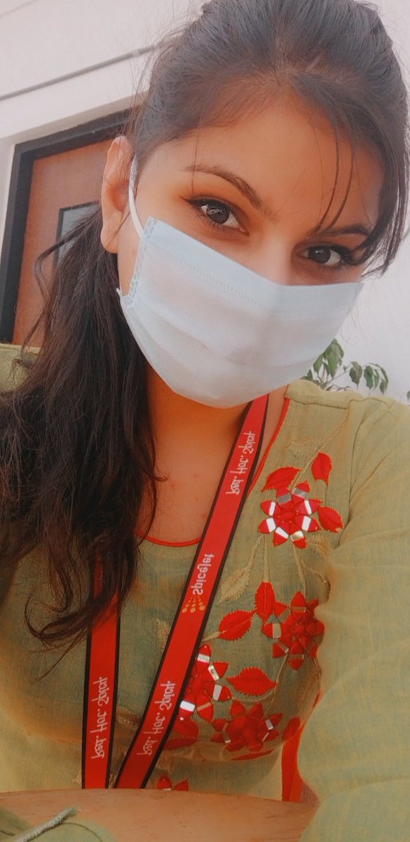 Himanim77166501's tweet photo. Still working on the day of 'Janta curfew'..........
5PM vle clap per haq to hmara bhi hai😇
You stay at home because we can not😚
#CoronavirusPandemic #COVID19outbreak #BeSafeEveryone https://t.co/aUtG5k6H1S