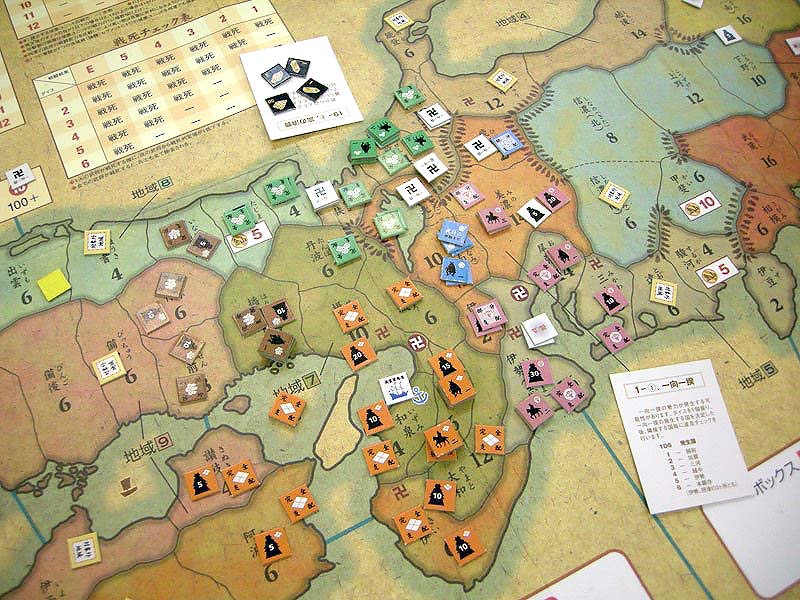 こかど サンセットゲームズ 麒麟がくる の世界を再現できる 戦国大名 ボードゲーム エポック版再販 プレイ感覚はまさにアナログ 信長の野望 プレイヤーは武将や兵士を雇い城を建てて自国を拡張し戦国時代の覇権を争います Trpgとウォーゲームを混ぜ