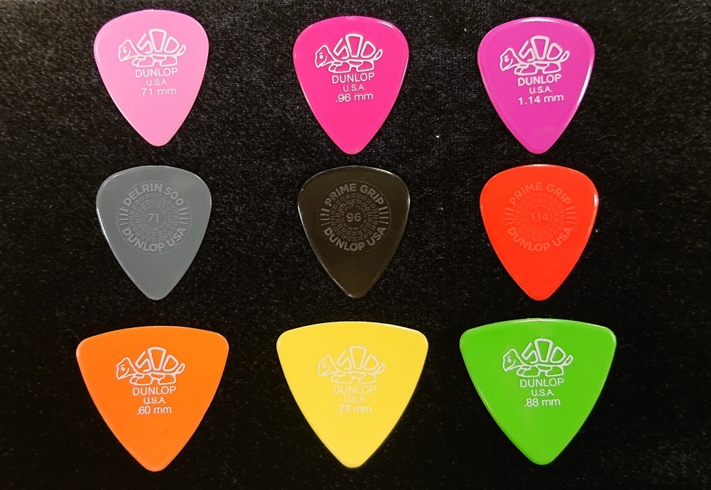 イシバシ楽器渋谷店 意外と知られてないピックたち Jim Dunlopの人気シリーズ Delrin 500 非常に硬いデルリン素材と 先端がエッジ処理されてることが特徴のこちらのピック あまり知られてないですが オニギリ型と滑り止め付きも出ているのです
