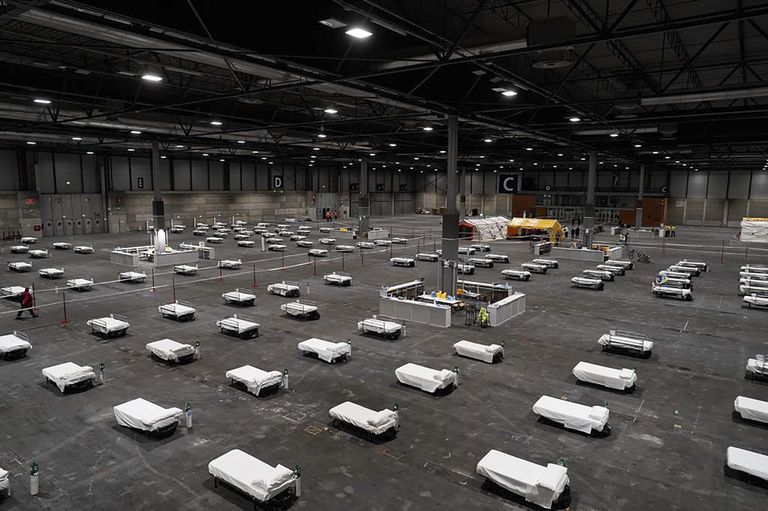 CCalcistica's tweet photo. This "hospital" has been set up in Madrid to take in the spillover from the city's hospitals (El Pais).

Meanwhile, in the UK, people are taking advantage of the lockdown for a day out in Largs, Skegness or the Highlands.

What is it that people don't get? https://t.co/bBqe5jX7Lq