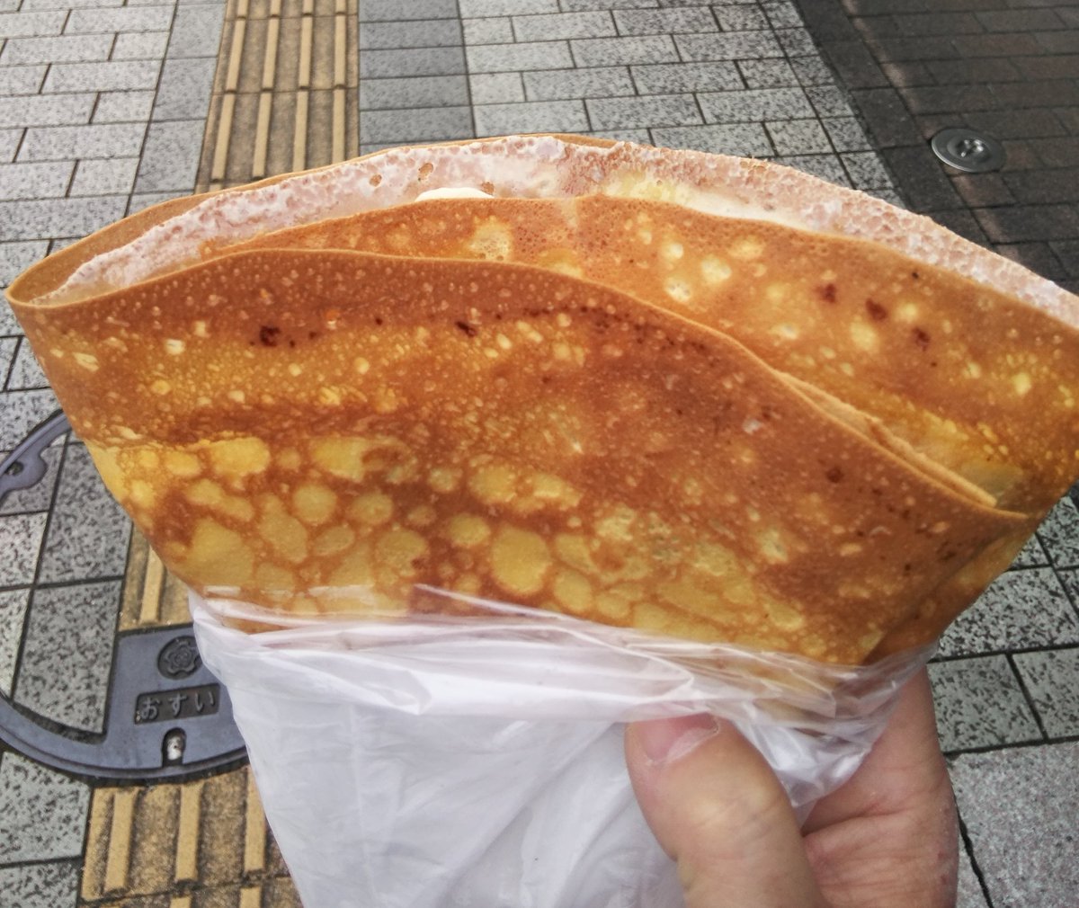 キ徹 特にやる事はないので街中をブラブラ散歩 テレビでやってたクレープ屋さんで購入 エッグバナナミルク いつものクレープ と違い生地がパリパリで美味しかった