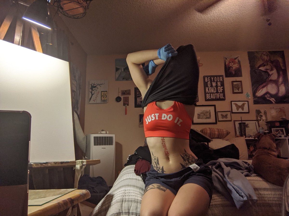 pineSOUL5's tweet photo. #theart #thereference

Okay, I'm gonna work on my anatomy skills this quarentine but I kinda like my chunky painting https://t.co/MMQ6YUnCy7