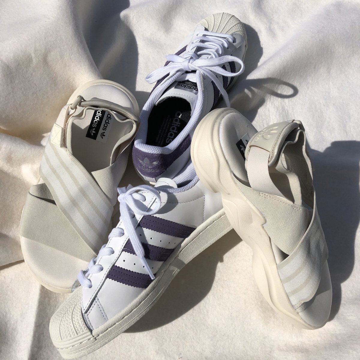 藤井大丸 A Twitter Emmiから2つのオススメ Adidas をご紹介 3f 仮営業中 Emmi Adidas Originals For Emmi Magmur Sandal W Emmi 9 8円 税込 Emmiとadidas Originalsのコラボサンダル Emmi Exclusive Adidas Originals Superstar W 14 300円 税込 こちらの