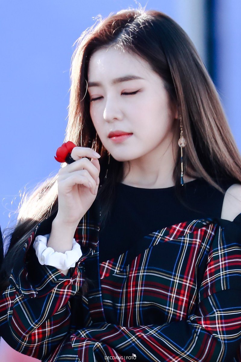 decdang's tweet photo. 181104 IRENE 🐰

#RedVelvet #Irene
#레드벨벳 #아이린 https://t.co/kmL1d3wW4R
