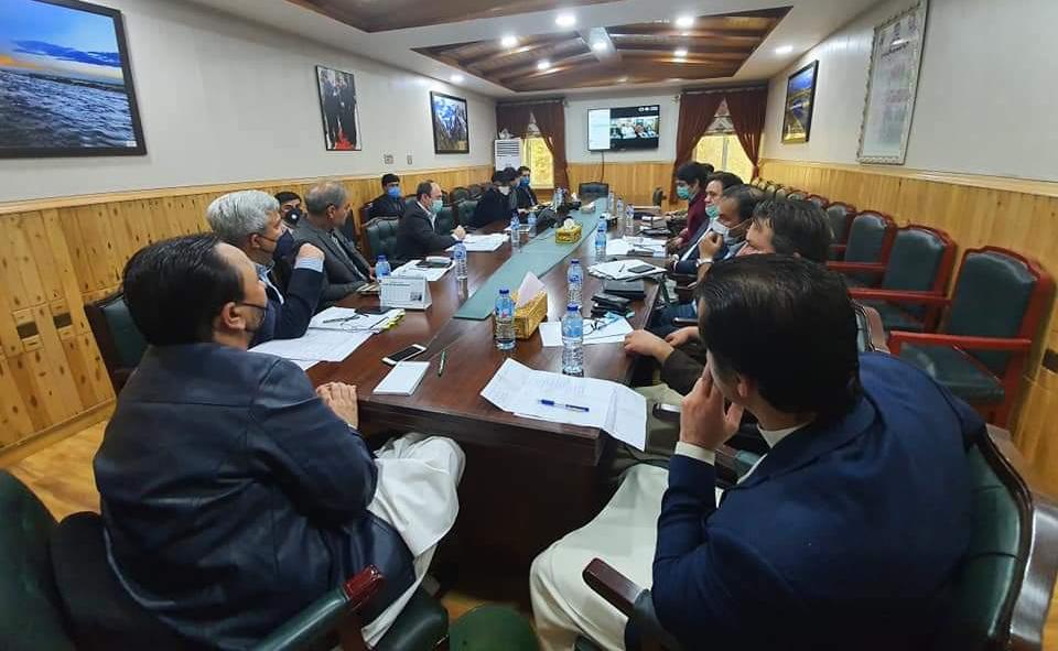 information_gb's tweet photo. وزیر اعلی گلگت بلتستان حافظ حفیظ الرحمن ویڈیو کانفرنس کے ذریعے تمام گلگت بلتستان کے ضلعی انتظامیہ سے کورونا وائرس سے بچنے کیلئے اختیار کئے گئے حفاظتی اقدامات کا جائزہ لے رہے ھیں https://t.co/dH7eVeePZ8