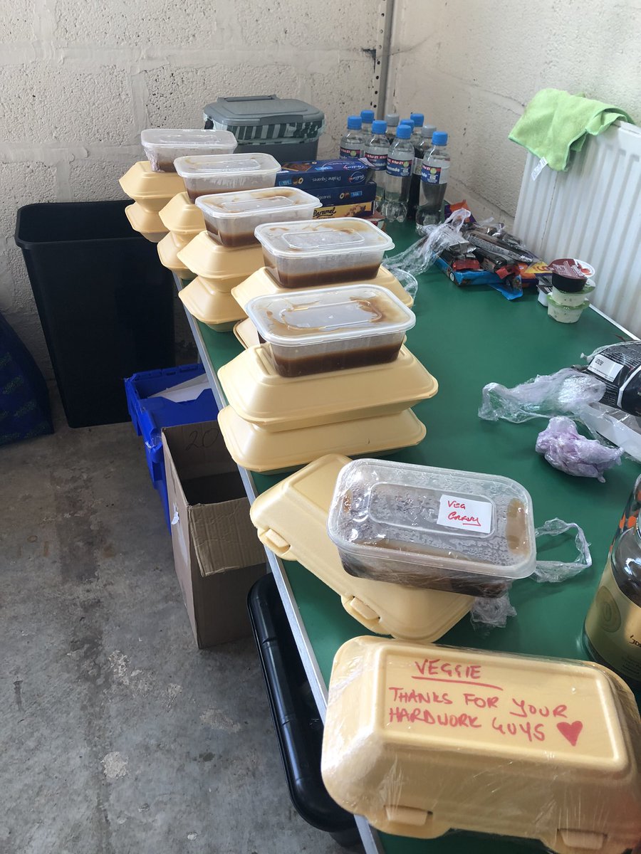 emilydavies84's tweet photo. A huge shout out to @afantavern in Cwmavon for feeding NHS staff working today at the testing unit! Russell is a legend! Thank you so much for our dinner and keeping us all going 😊👍🏻@PaulaHeycock @SwanseabayNHS #teamwork https://t.co/XPb4WizbqD