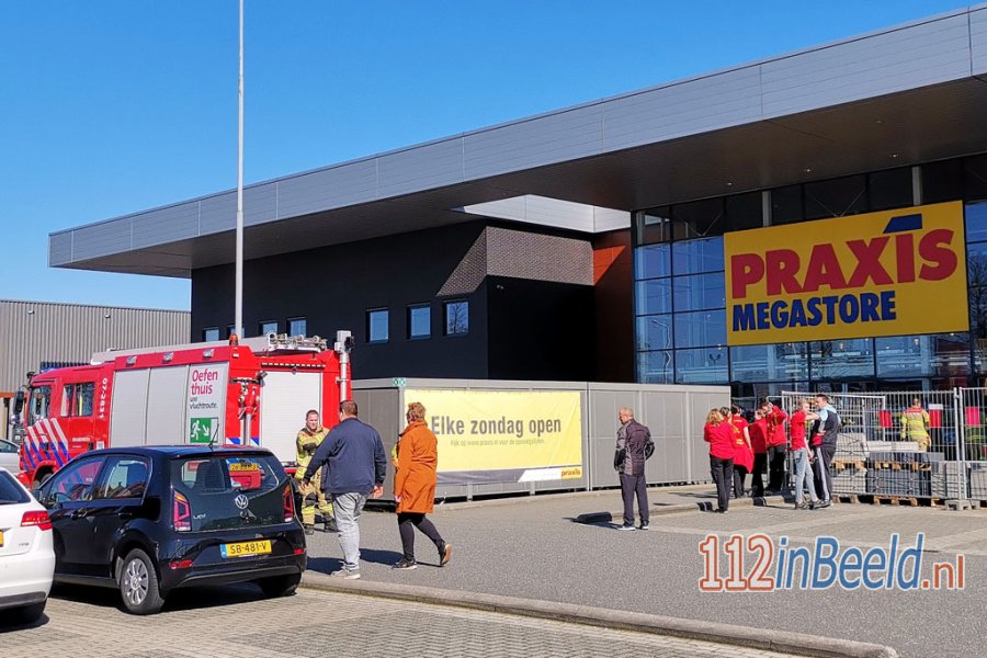 Praxis #Ede ontruimd na vreemde geur. 112 in Beeld.
