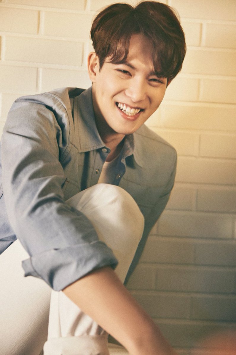 D~3 
"Tomorrow means I never will resign
'Cause I know that I'll get a chance to shine'
#Shine by #LeeJongHyun

<a href="/cnbluegt/">이종현</a>